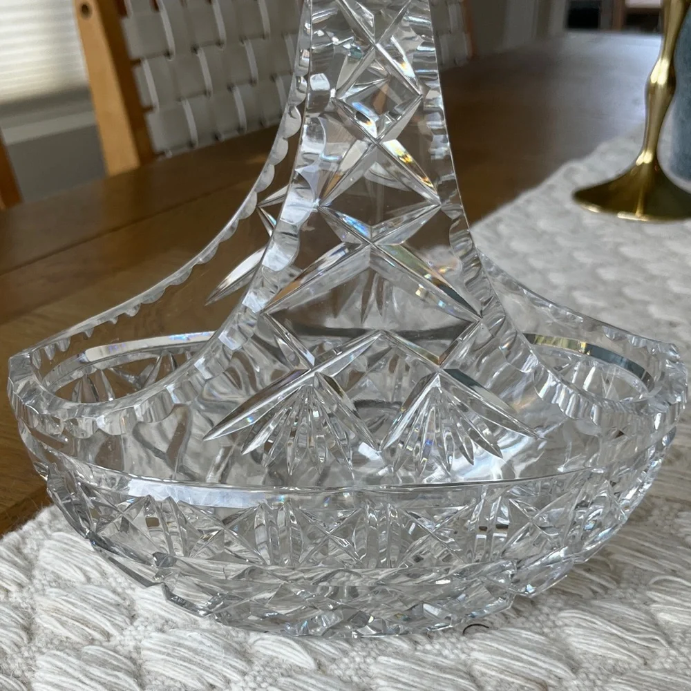 EUC Vntage cut lead crystal basket